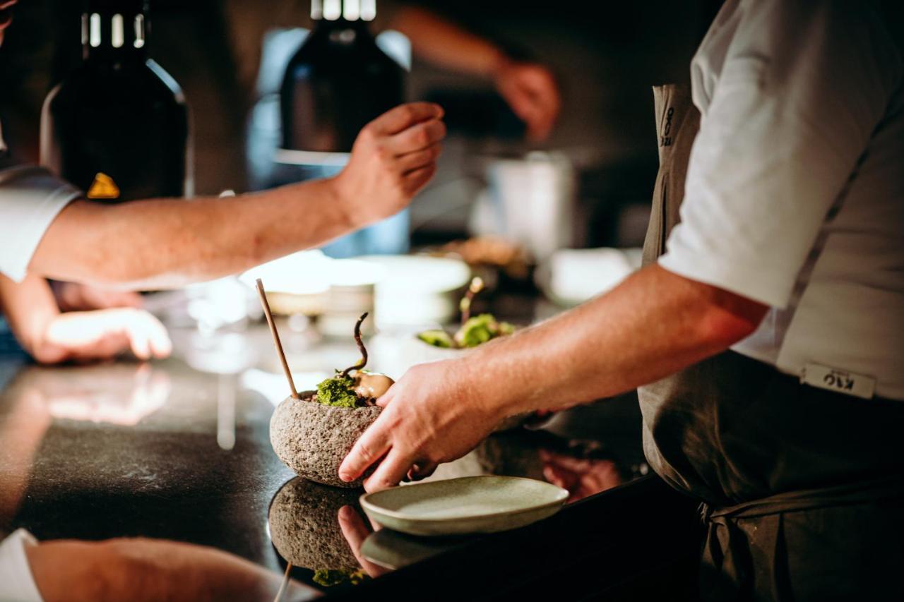 Oku Ibiza (Adults Only) Hotel ซานอันโตนิโอ ภายนอก รูปภาพ Chef preparing a dish