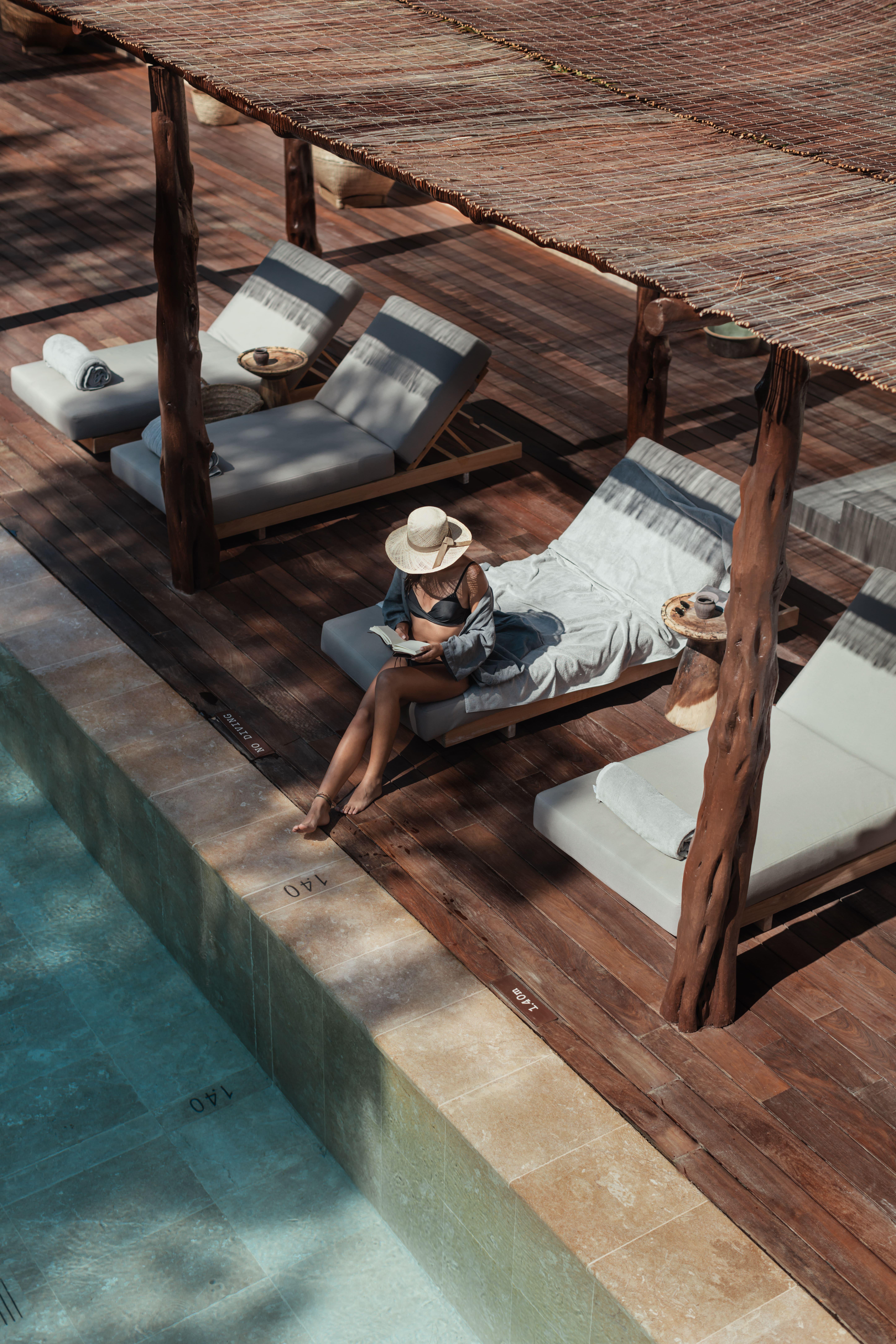 Oku Ibiza (Adults Only) Hotel ซานอันโตนิโอ ภายนอก รูปภาพ A woman relaxing at a resort