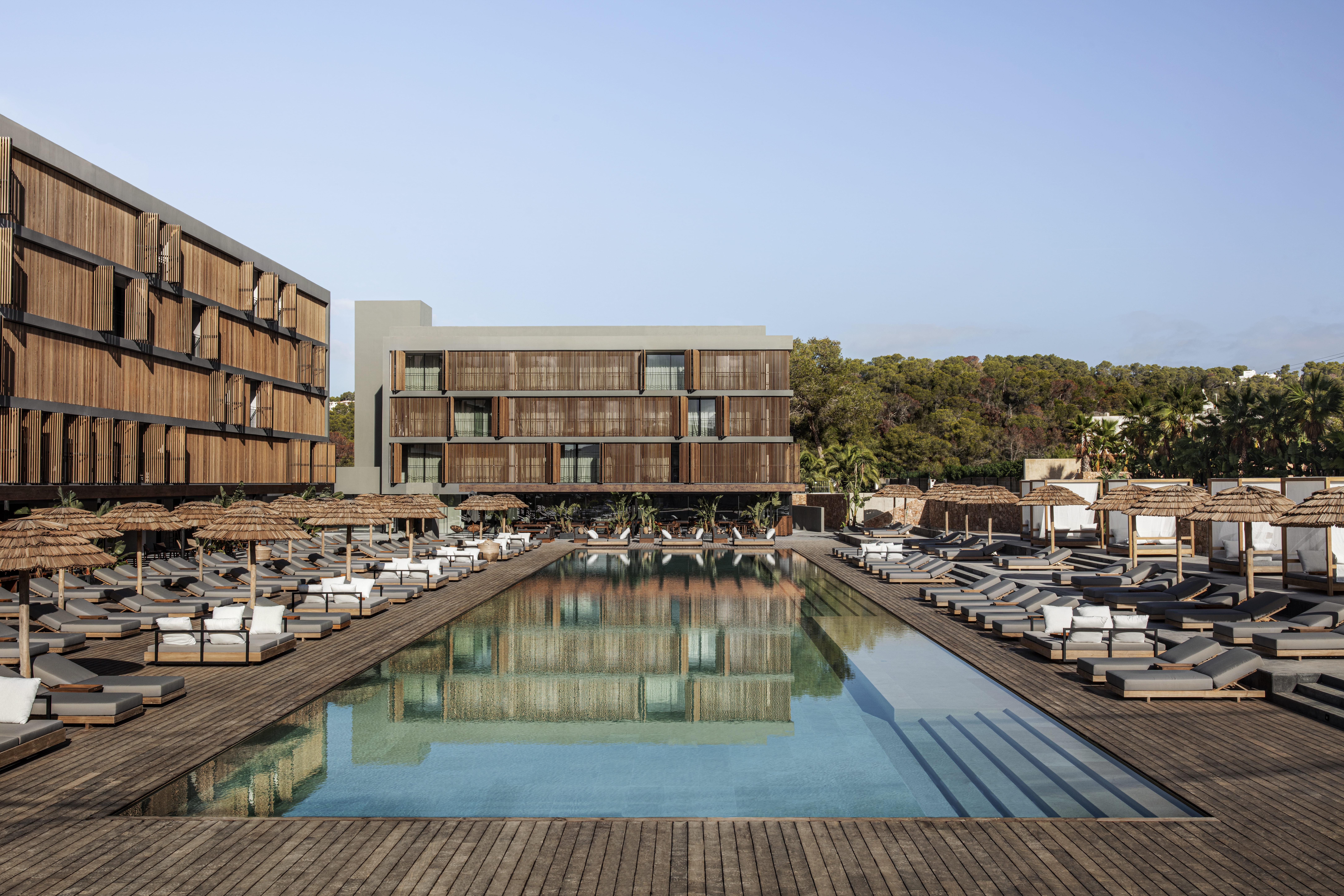 Oku Ibiza (Adults Only) Hotel ซานอันโตนิโอ ภายนอก รูปภาพ The hotel's main pool
